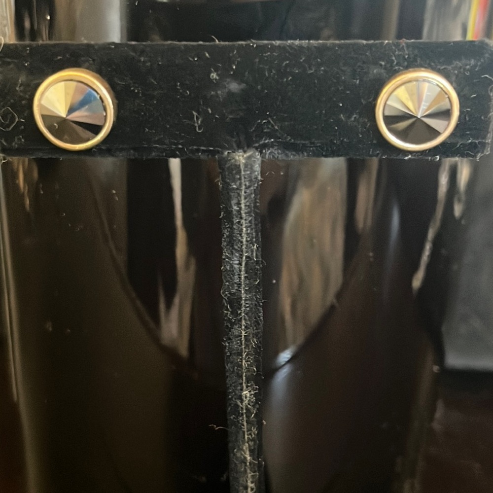 NWOT small round with hematite post earrings